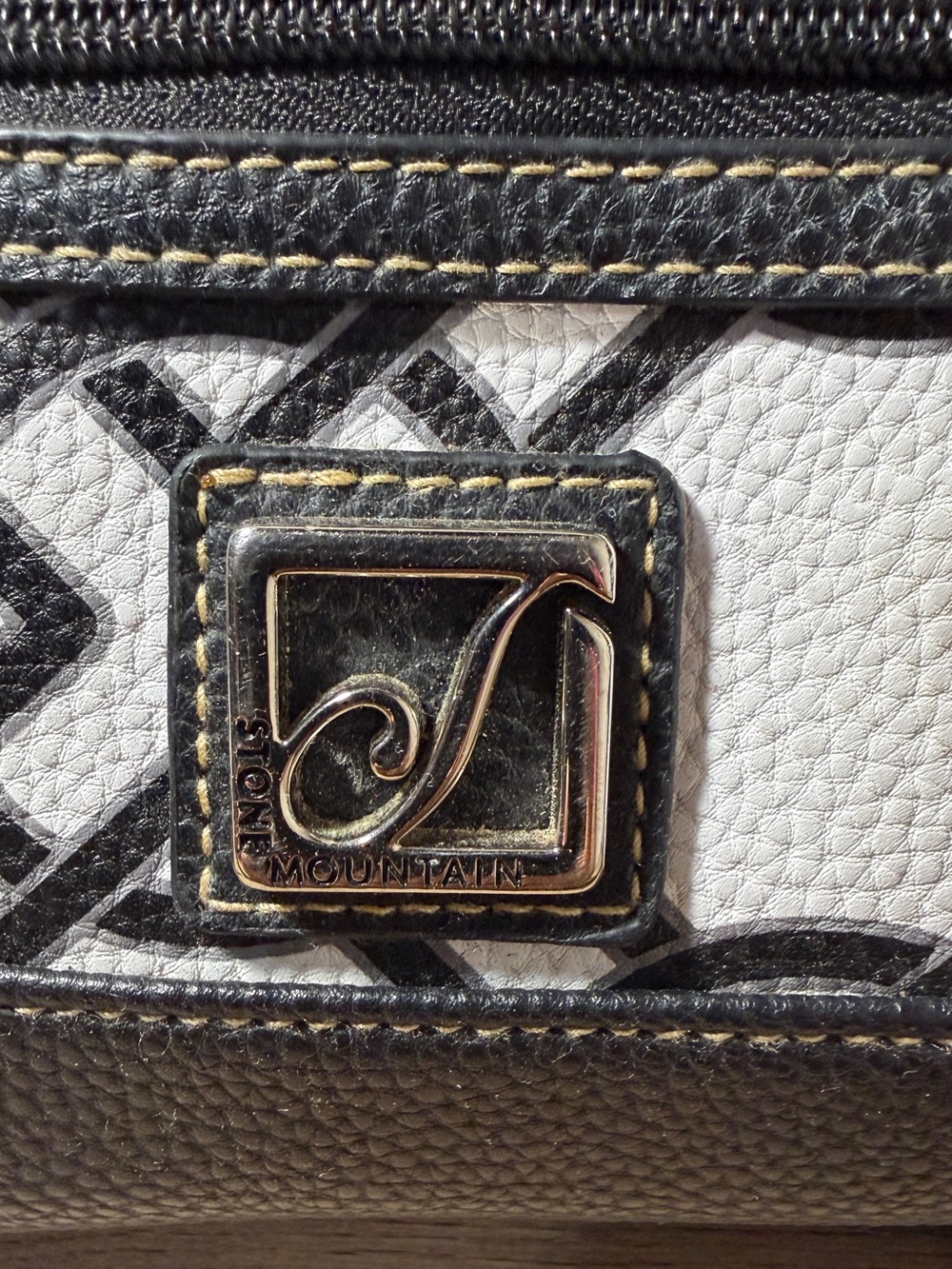 Stone Mountain Accessories Black and White Patterned Shoulder Bag - Picture 2 of 10